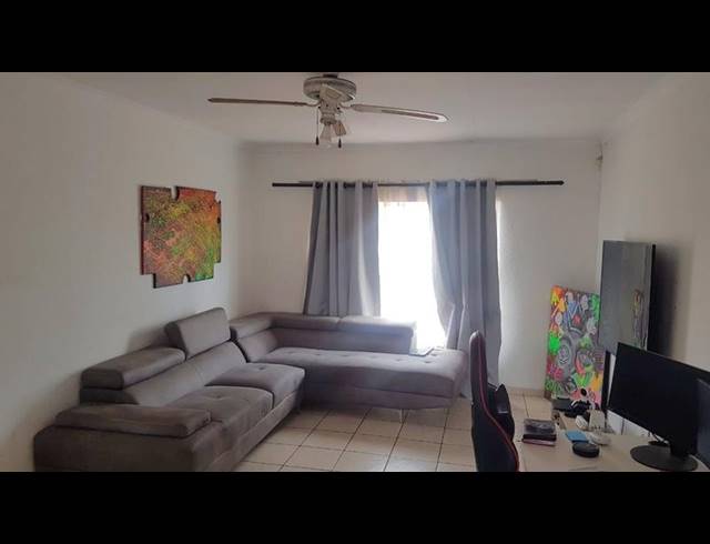 3 BEDROOM TOWNHOUSE FOR SALE IN HEUWELSIG ESTATE